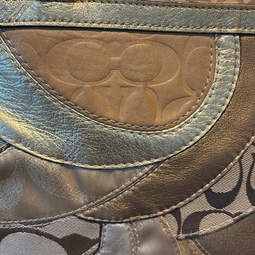 Coach Vintage Patchwork shoulder bag gold metallic leathers & monogram canvas - Picture 7 of 17